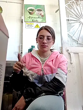 Snapshot of HOLY_DOLL chatting on September 11, 2025, 8:42 pm HOLY DOLL online show from September 11, 2025, 8:42 pm