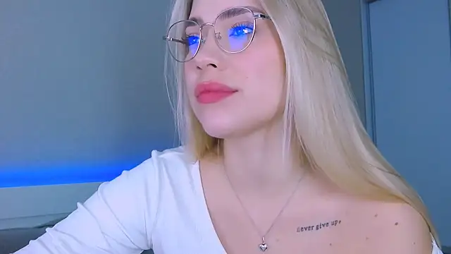 Snapshot of DIANAxxxDIAMOND chatting on October 17, 2025, 7:22 am DIANAxxxDIAMOND online show from October 17, 2025, 7:22 am