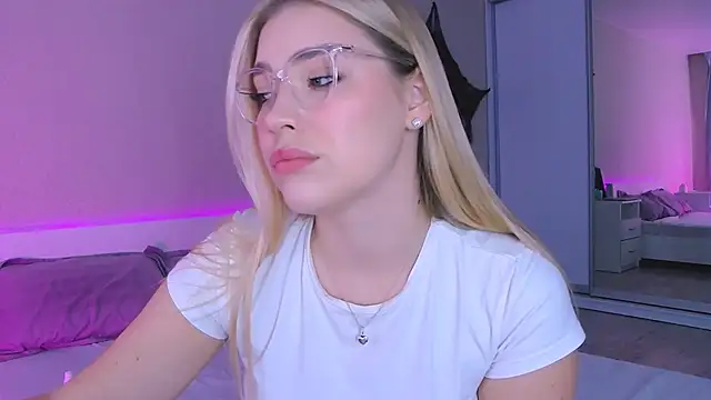 Snapshot of DIANAxxxDIAMOND chatting on October 29, 2025, 10:06 am DIANAxxxDIAMOND online show from October 29, 2025, 10:06 am