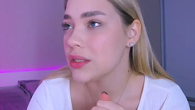 Snapshot of DIANAxxxDIAMOND chatting on November 3, 2025, 10:05 am DIANAxxxDIAMOND online show from November 3, 2025, 10:05 am