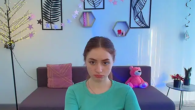 LilyHaart online show from March 14, 2025, 9:35 am