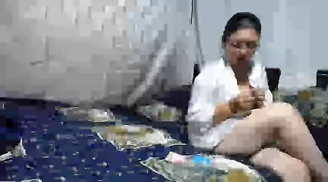 Snapshot of SHARONYJQVI chatting on March 12, 2025, 6:40 am SHARONYJQVI online show from March 12, 2025, 6:40 am