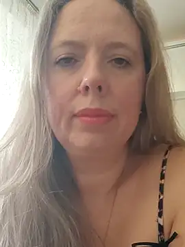 Snapshot of Irina3718 chatting on October 19, 2025, 11:44 am Irina3718 online show from October 19, 2025, 11:44 am