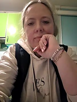 Irina3718 online show from December 15, 2025, 9:52 pm