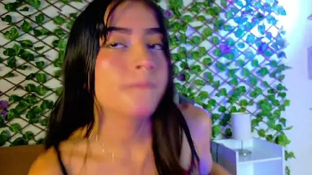 Snapshot of alice_rous21 chatting on October 1, 2025, 1:28 pm alice rous21 online show from October 1, 2025, 1:28 pm