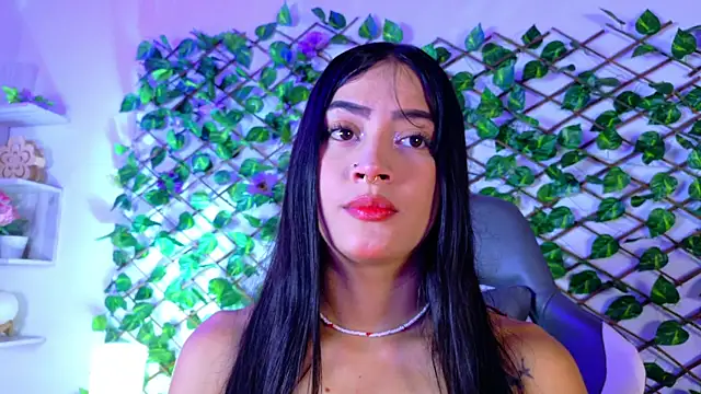 Snapshot of alice_rous21 chatting on October 7, 2025, 1:30 pm alice rous21 online show from October 7, 2025, 1:30 pm