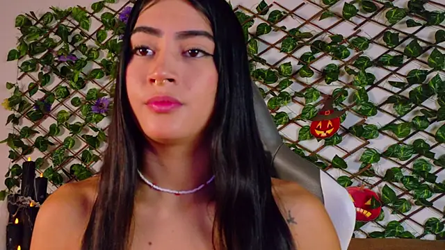 Snapshot of alice_rous21 chatting on October 28, 2025, 1:03 pm alice rous21 online show from October 28, 2025, 1:03 pm