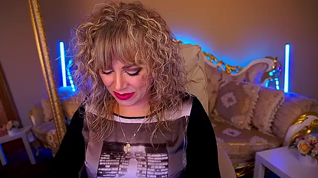 Snapshot of CandyLadyyy chatting on September 25, 2025, 8:23 pm CandyLadyyy online show from September 25, 2025, 8:23 pm