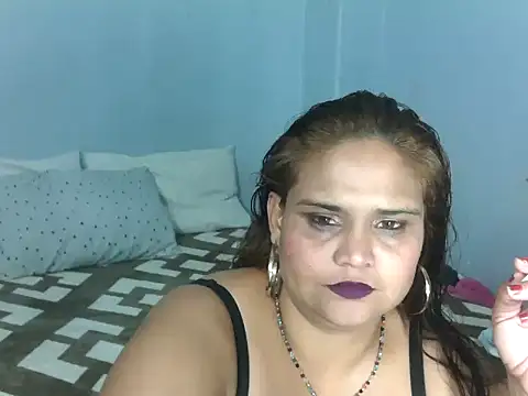 clover cams1874 online show from September 15, 2025, 6:41 pm