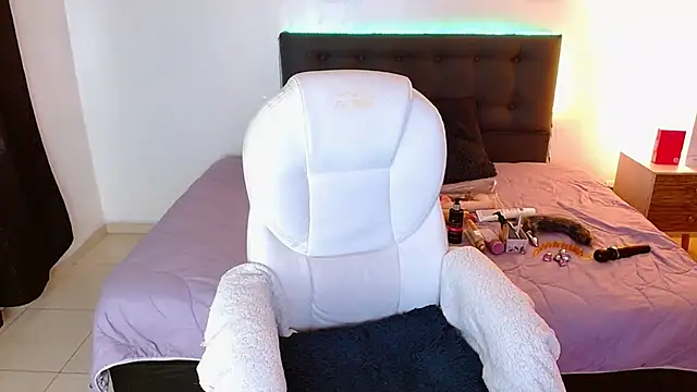 Snapshot of mia_velvet1 chatting on November 28, 2025, 11:46 am mia velvet1 online show from November 28, 2025, 11:46 am