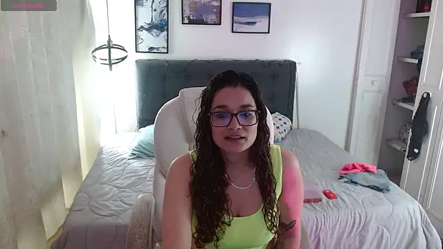 Rose Thompson1 online show from November 30, 2025, 1:48 pm