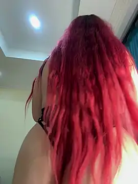 Snapshot of Ivelleee_ chatting on October 19, 2025, 12:00 am Ivelleee online show from October 19, 2025, 12:00 am