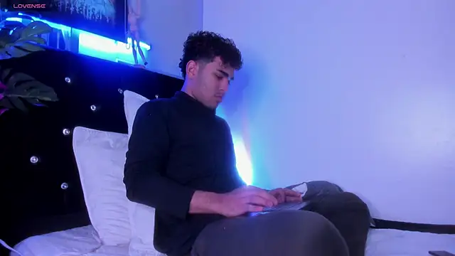 LucasCarterr  online show from November 9, 2025, 3:27 am