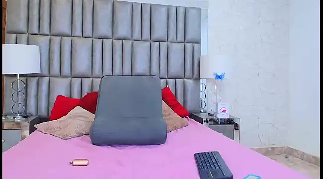 CamilaJohnston online show from March 15, 2025, 8:21 pm