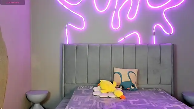 madison  rey online show from December 3, 2025, 1:09 pm