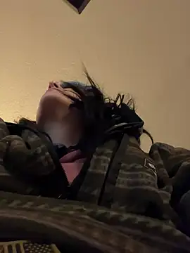 Snapshot of 2brokegirlz chatting on March 14, 2025, 12:18 pm 2brokegirlz online show from March 14, 2025, 12:18 pm