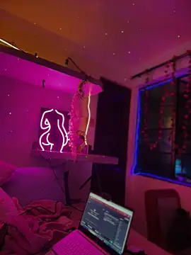 LoganPeny online show from December 3, 2025, 6:43 am