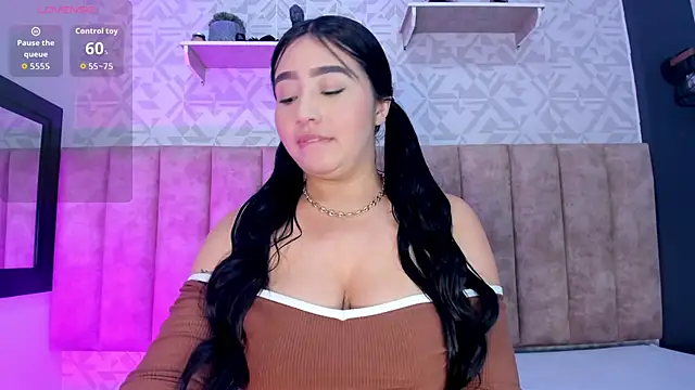 MelinaCruz online show from October 10, 2025, 4:33 am