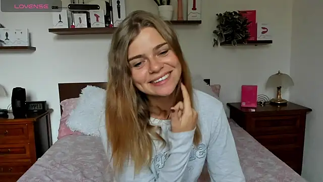 Snapshot of HaleyReedme chatting on September 26, 2025, 9:46 am HaleyReedme online show from September 26, 2025, 9:46 am