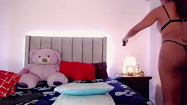 Snapshot of taniababy chatting on September 25, 2025, 12:31 pm taniababy online show from September 25, 2025, 12:31 pm