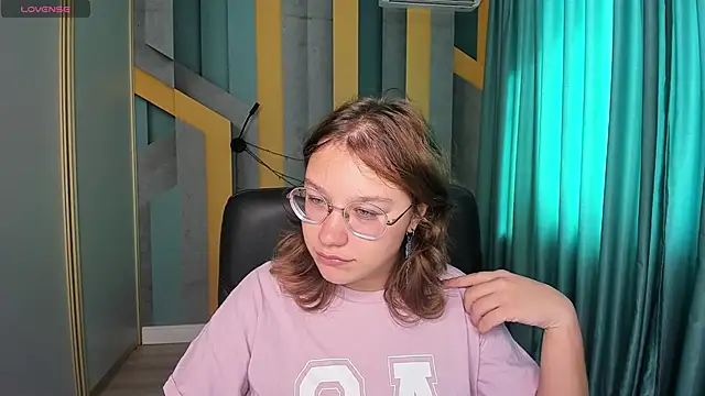 AngelinaLow online show from September 15, 2025, 11:21 am