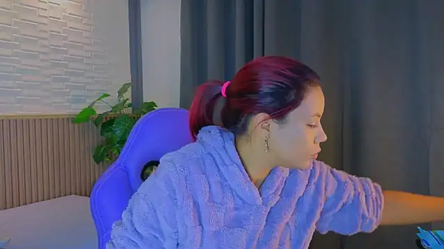 TiffanyWalk online show from October 2, 2025, 11:28 am