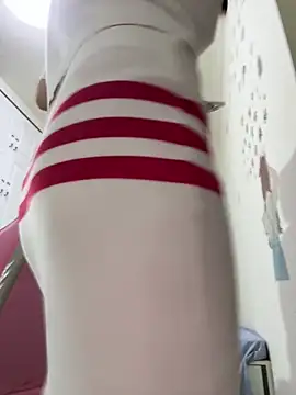 Snapshot of aa520uv chatting on October 19, 2025, 5:19 am aa520uv online show from October 19, 2025, 5:19 am