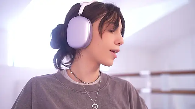 mystica  online show from October 1, 2025, 7:36 am