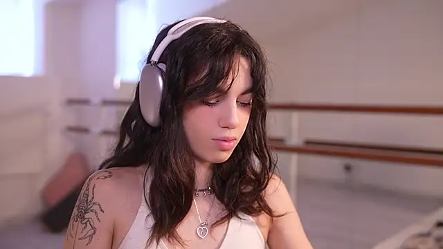 mystica  online show from October 10, 2025, 8:57 am