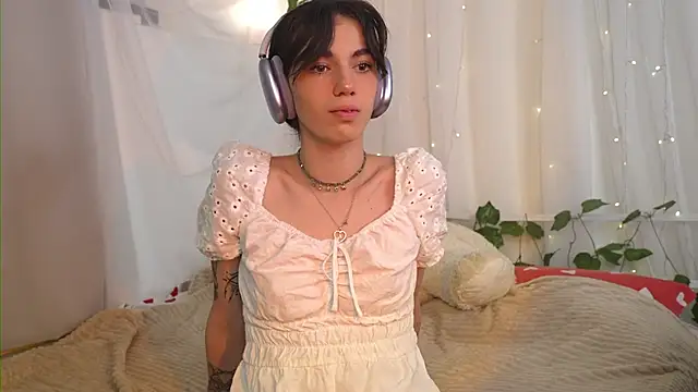 mystica  online show from October 13, 2025, 8:03 am