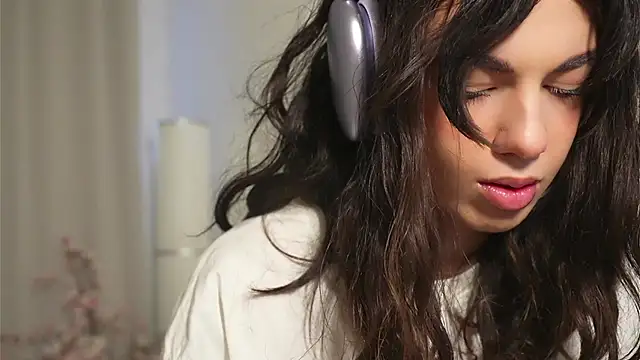 mystica  online show from October 21, 2025, 9:43 am