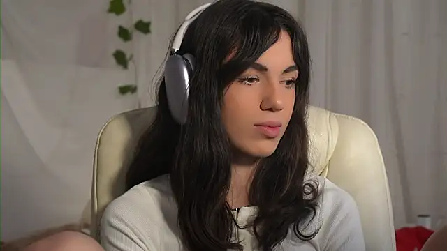 mystica  online show from November 6, 2025, 5:41 am