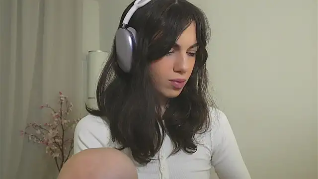 mystica  online show from November 7, 2025, 11:32 am