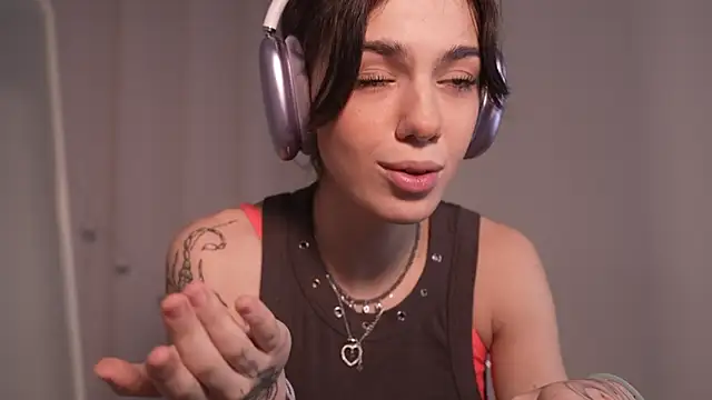 mystica  online show from December 1, 2025, 9:36 am