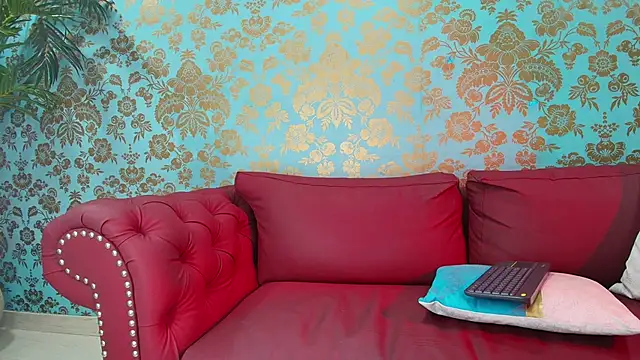 Snapshot of EmmaReyez chatting on September 12, 2025, 1:11 pm EmmaReyez online show from September 12, 2025, 1:11 pm