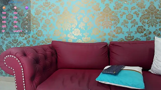 Snapshot of EmmaReyez chatting on September 17, 2025, 1:35 pm EmmaReyez online show from September 17, 2025, 1:35 pm