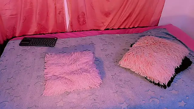 Snapshot of Mariana-ofc chatting on November 11, 2025, 11:10 am Mariana-ofc online show from November 11, 2025, 11:10 am