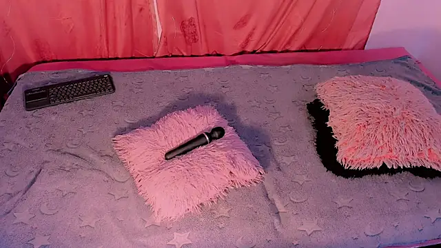 Snapshot of Mariana-ofc chatting on November 15, 2025, 11:07 am Mariana-ofc online show from November 15, 2025, 11:07 am