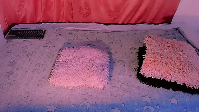 Snapshot of Mariana-ofc chatting on November 28, 2025, 10:18 am Mariana-ofc online show from November 28, 2025, 10:18 am