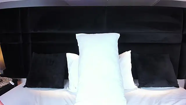 Snapshot of LauraCarther chatting on December 14, 2025, 5:40 pm LauraCarther online show from December 14, 2025, 5:40 pm