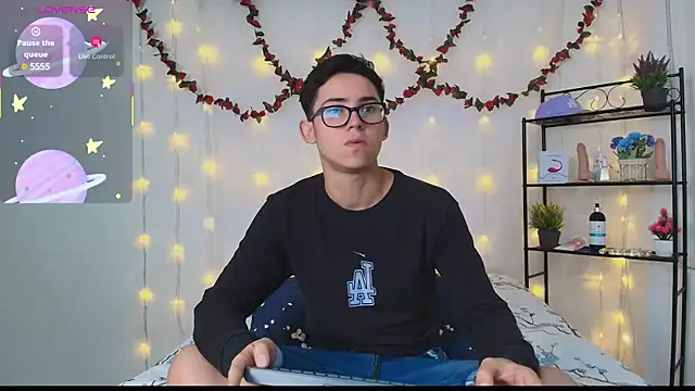 Snapshot of Danny-Swift13 chatting on March 17, 2025, 1:18 pm Danny-Swift13 online show from March 17, 2025, 1:18 pm