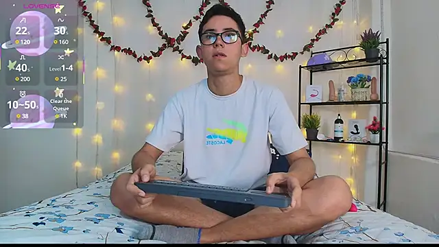 Snapshot of Danny-Swift13 chatting on March 18, 2025, 12:36 pm Danny-Swift13 online show from March 18, 2025, 12:36 pm