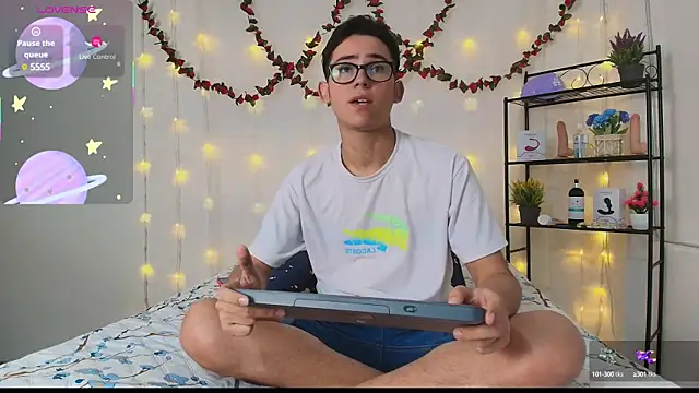 Snapshot of Danny-Swift13 chatting on March 18, 2025, 8:04 pm Danny-Swift13 online show from March 18, 2025, 8:04 pm