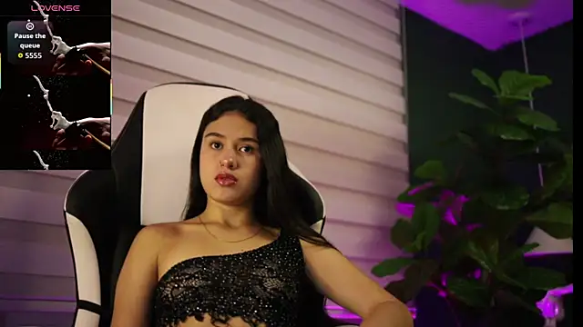 Snapshot of Danaa_Rouse chatting on November 8, 2025, 9:35 pm Danaa Rouse online show from November 8, 2025, 9:35 pm