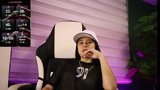 Snapshot of Danaa_Rouse chatting on November 13, 2025, 1:15 am Danaa Rouse online show from November 13, 2025, 1:15 am