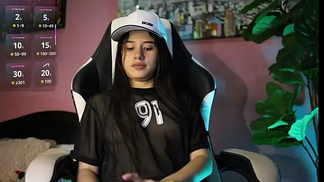 Snapshot of Danaa_Rouse chatting on December 14, 2025, 8:13 pm Danaa Rouse online show from December 14, 2025, 8:13 pm