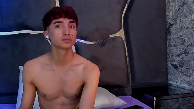 LauryAndNarem69 online show from March 22, 2025, 3:09 pm