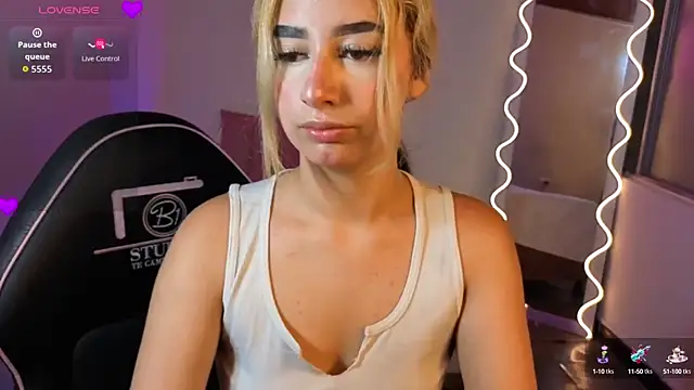 Malory tay1 online show from October 8, 2025, 7:11 pm