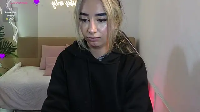 Malory tay1 online show from November 11, 2025, 11:43 am