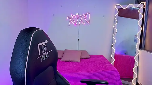 Malory tay1 online show from November 21, 2025, 7:01 pm